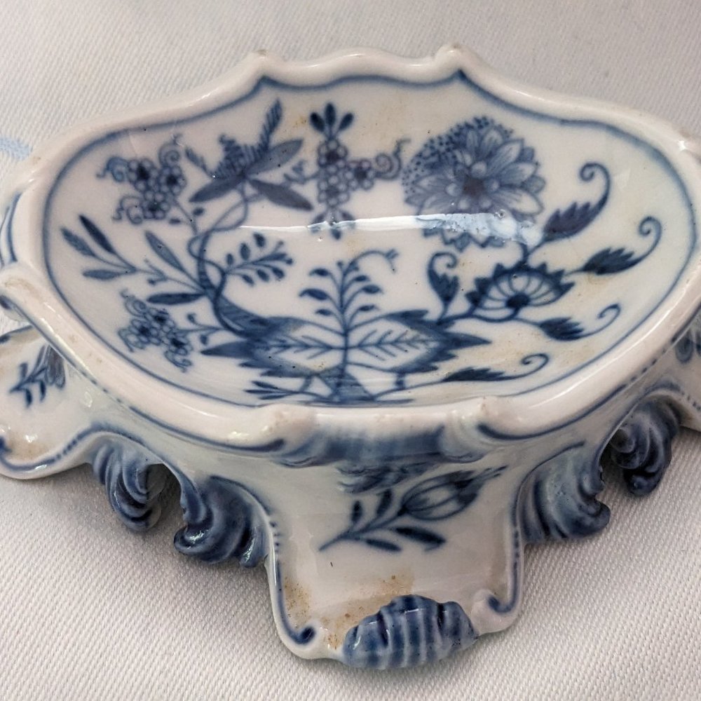 Beautiful Detail And Color Antique Meissen Porcelain Blue Onion Open Salt Cellar